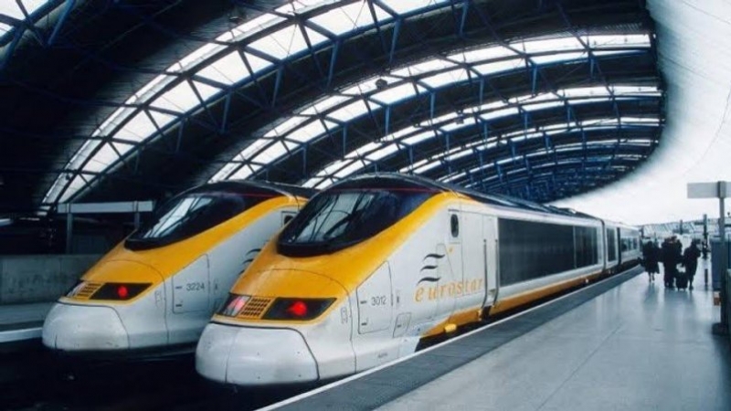 Choque de minibús con tren cerca de entrada francesa a Eurotúnel deja 19 heridos
