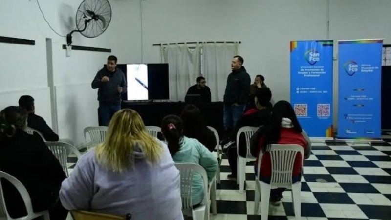 La Oficina de Empleo M&oacute;vil llega a barrio 9 de Septiembre