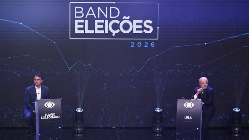 Lula y Flavio Bolsonaro se enfrentan en el debate decisivo antes del balotaje en Brasil